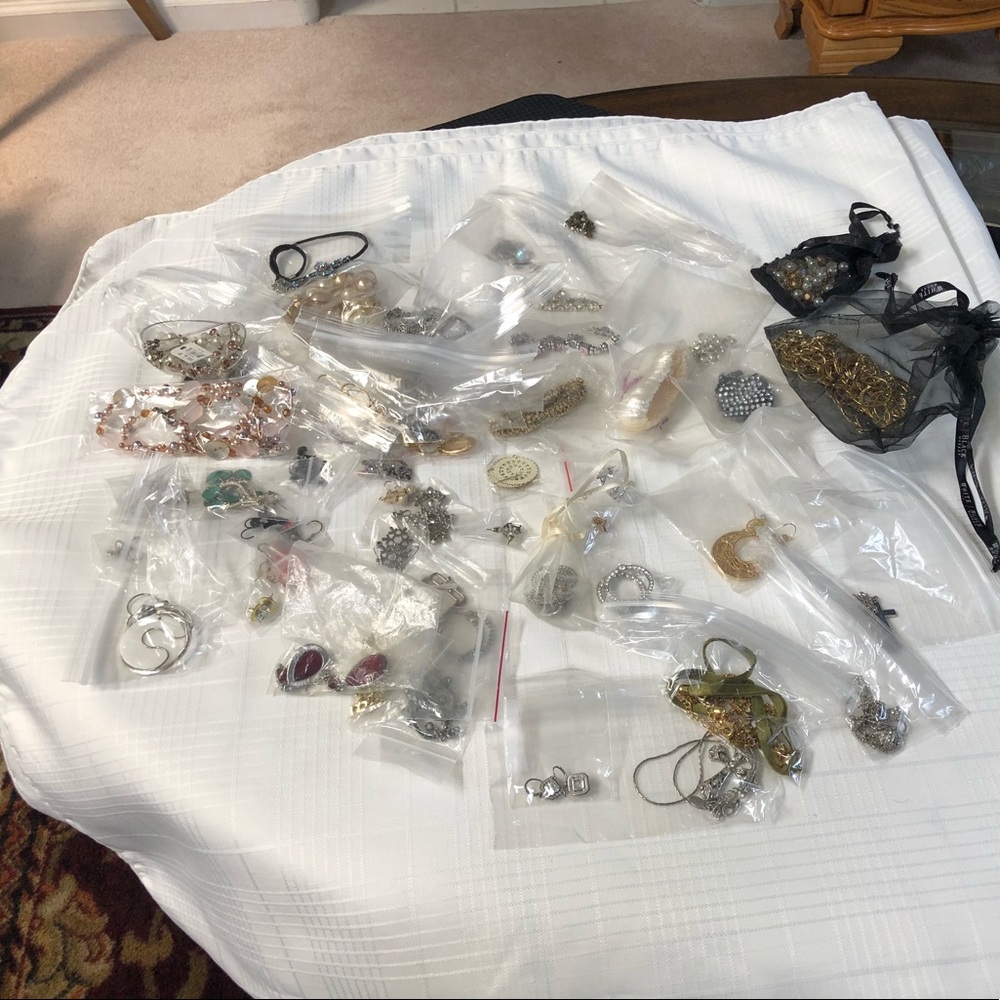Lot of jewelry